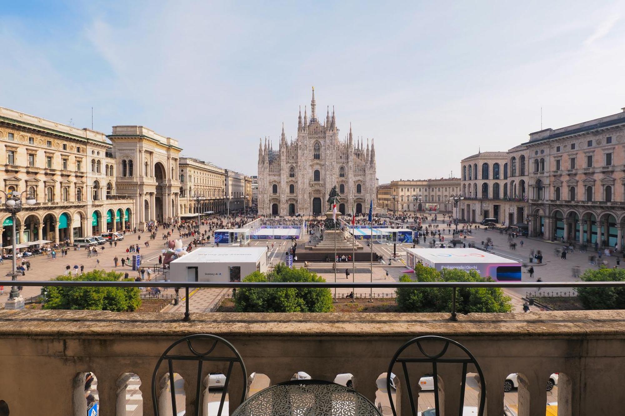 Duomo Cathedral View - Luxury Apartment Milan Exterior photo