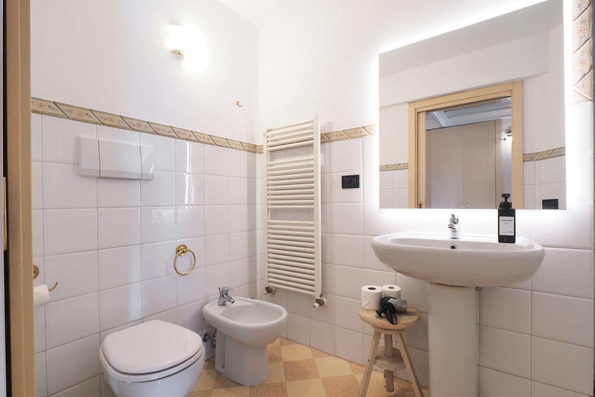 Duomo Cathedral View - Luxury Apartment Milan Exterior photo